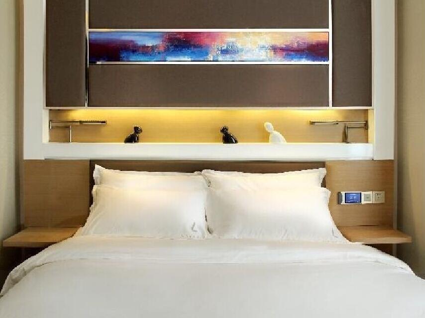 Lavande Hotel Zhuhai Gongbei Port Square Exterior photo